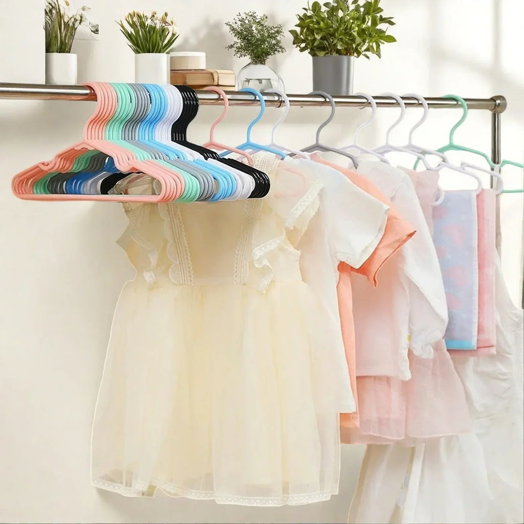 Clothes Hangers, Non Slip Plastic Coat Hangers, Space Saving Hangers, Heavy Duty, Hanging Dry Wet Clothes