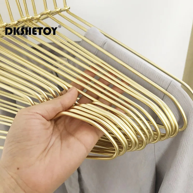 Delicate Metal Clothes Hangers Silver Gold Lightweight Sturdy Clothing Coat Hanger for Hanging Shirts T-Shirts Blouses