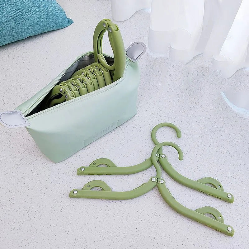 10PCS Clothes Hanger Durable Hanger ABS Heart Pattern Coat Hanger for Adult Children Clothing Hanging Supplies